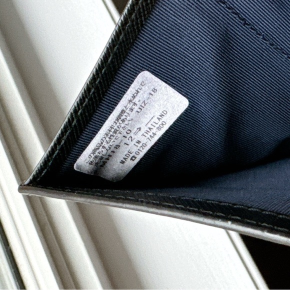 Agnès b. Mens bi-fold leather cardholder - Picture 9 of 11